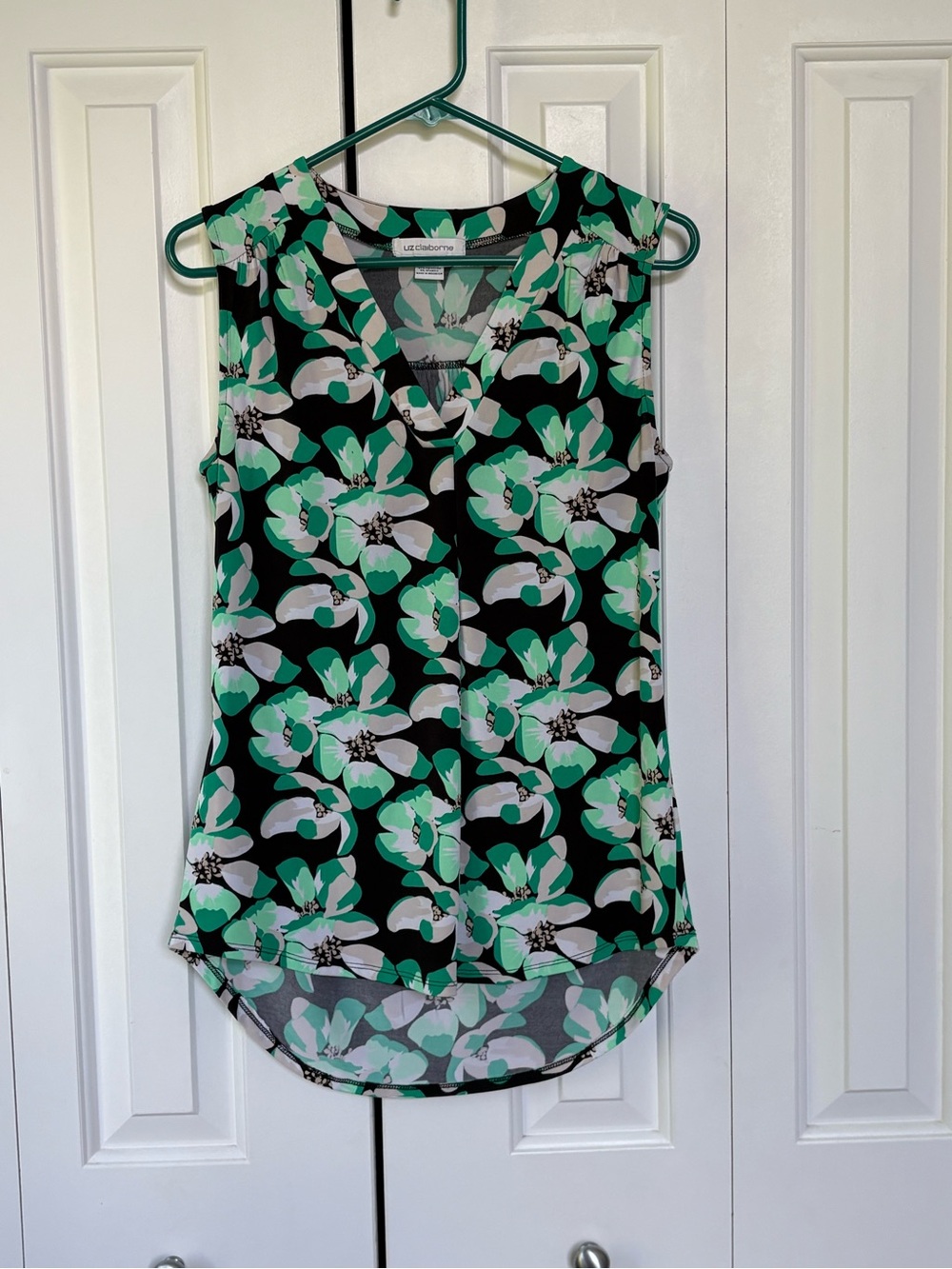 Liz Claiborne Black and Green Floral V-Neck Sleeveless Top - Size Small